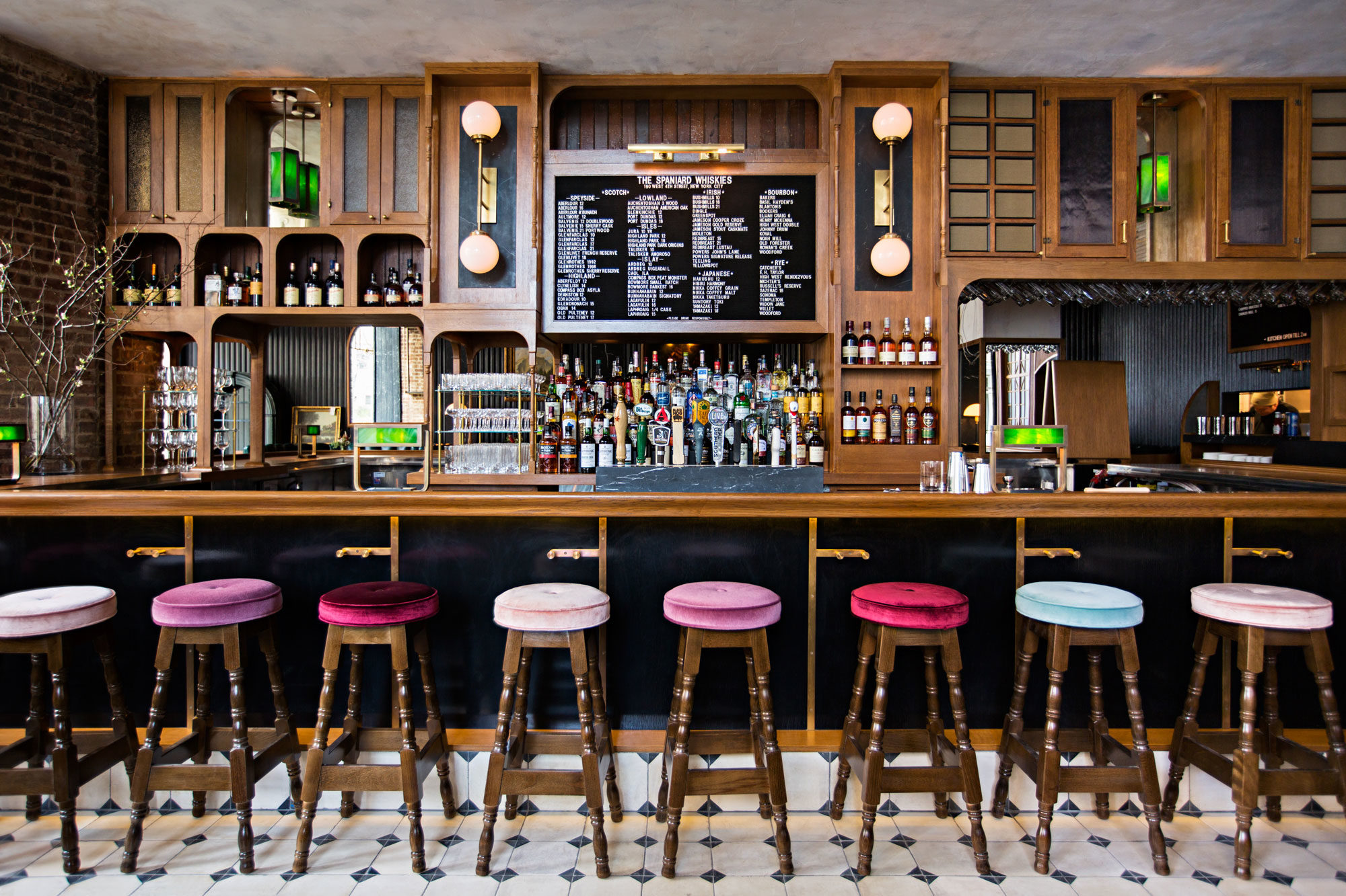 classic kitchen bar design