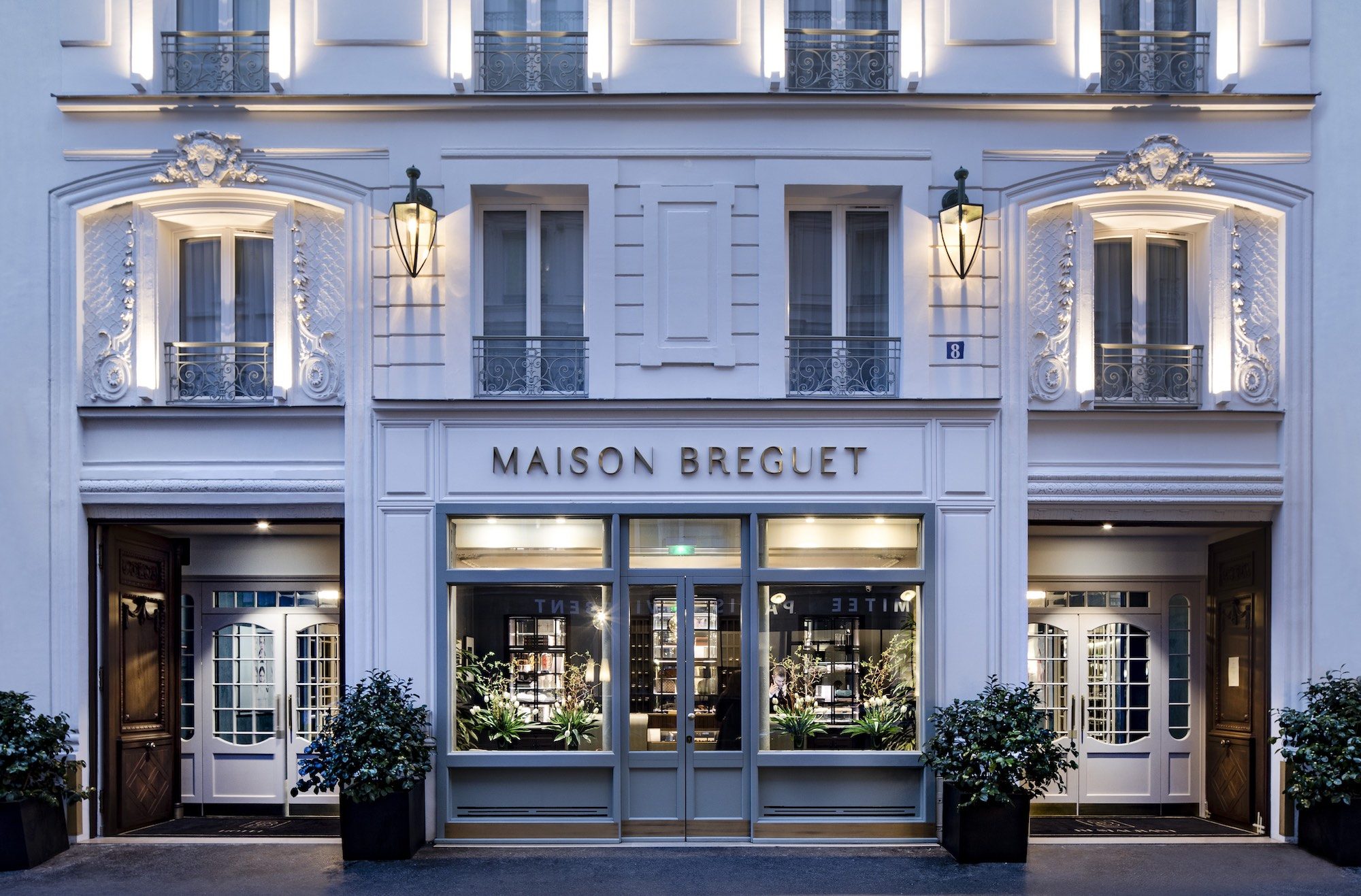 8 Le Bon Marché à Paris (1875), an early modern department store.