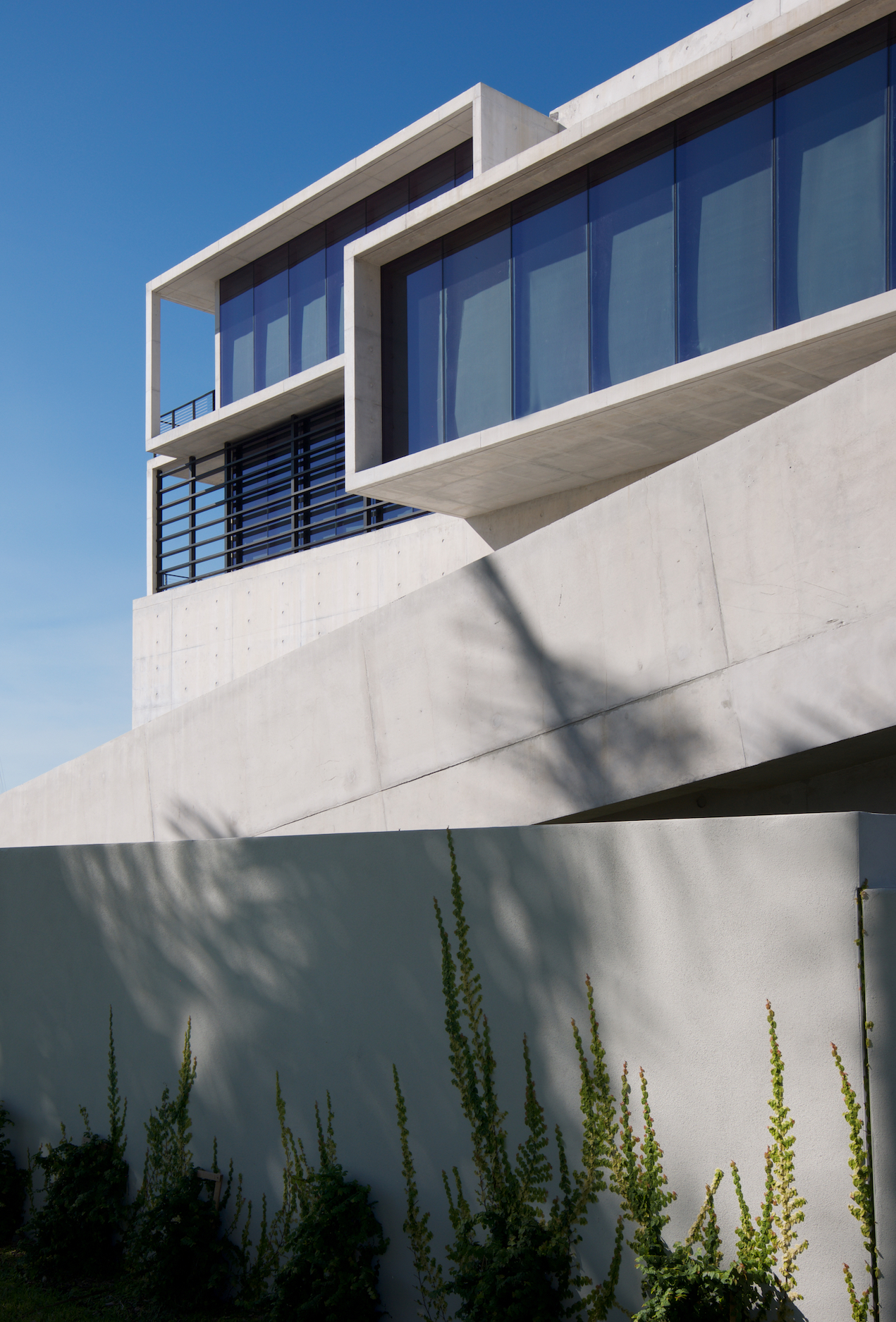 Oppenheim Architecture S Miami Structure Is Postcard Perfect New Age Brutalism