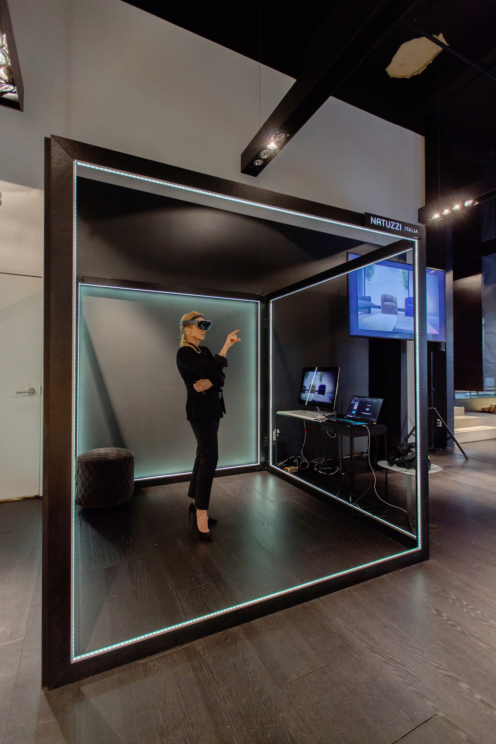 Natuzzi Buys Into Microsoft’s HoloLens Technology – SURFACE