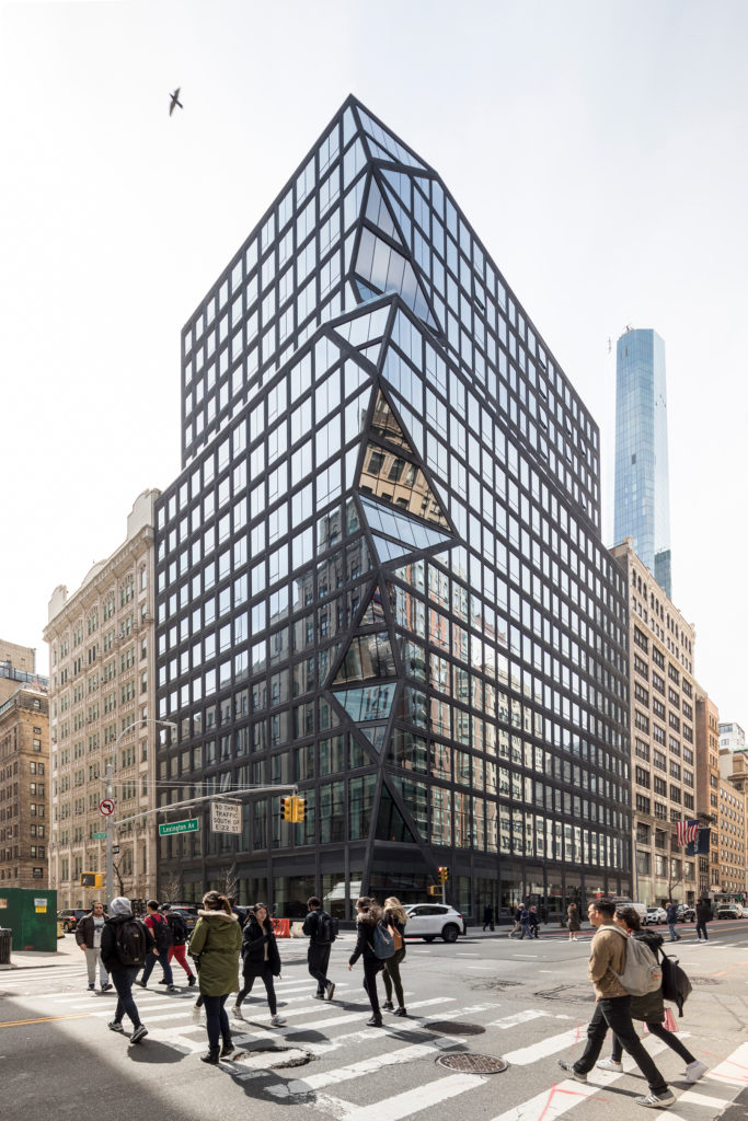 oma-121-e-22-street-facade-03-